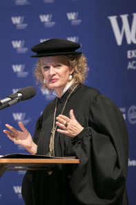 Dean Barbara Stöttinger on the podium of the graduation