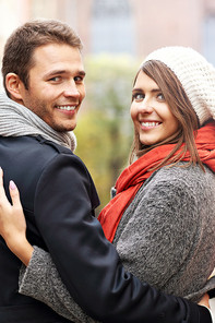 Mann und Frau beim Shoppen