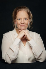 Mae Leyrer Portrait