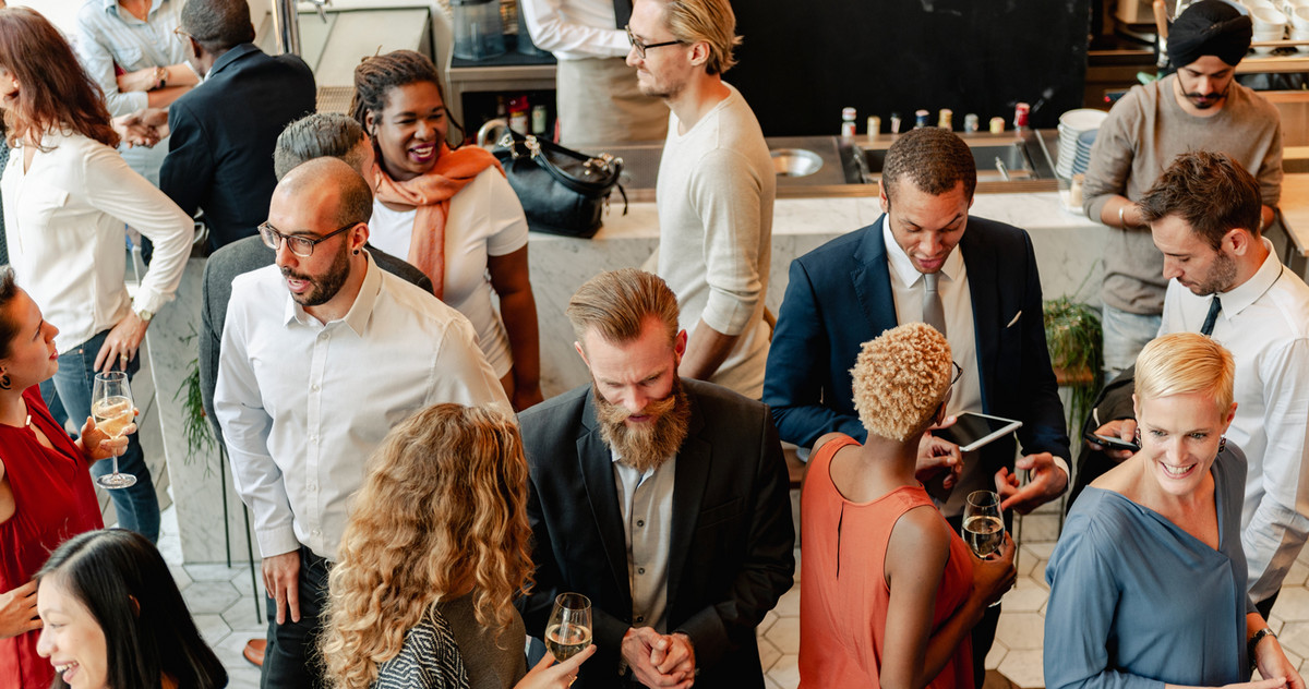Der Entrepreneurs Talk bietet einen informellen Rahmen für Austausch und Networking. Bild: shutterstock, Rawpixel.com