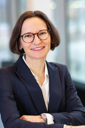Univ.-Prof. Dr. Katrin Hummel Portrait