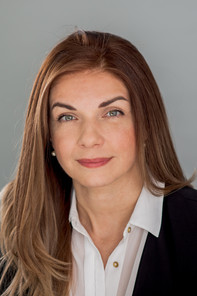 Karin Apjarova Portrait