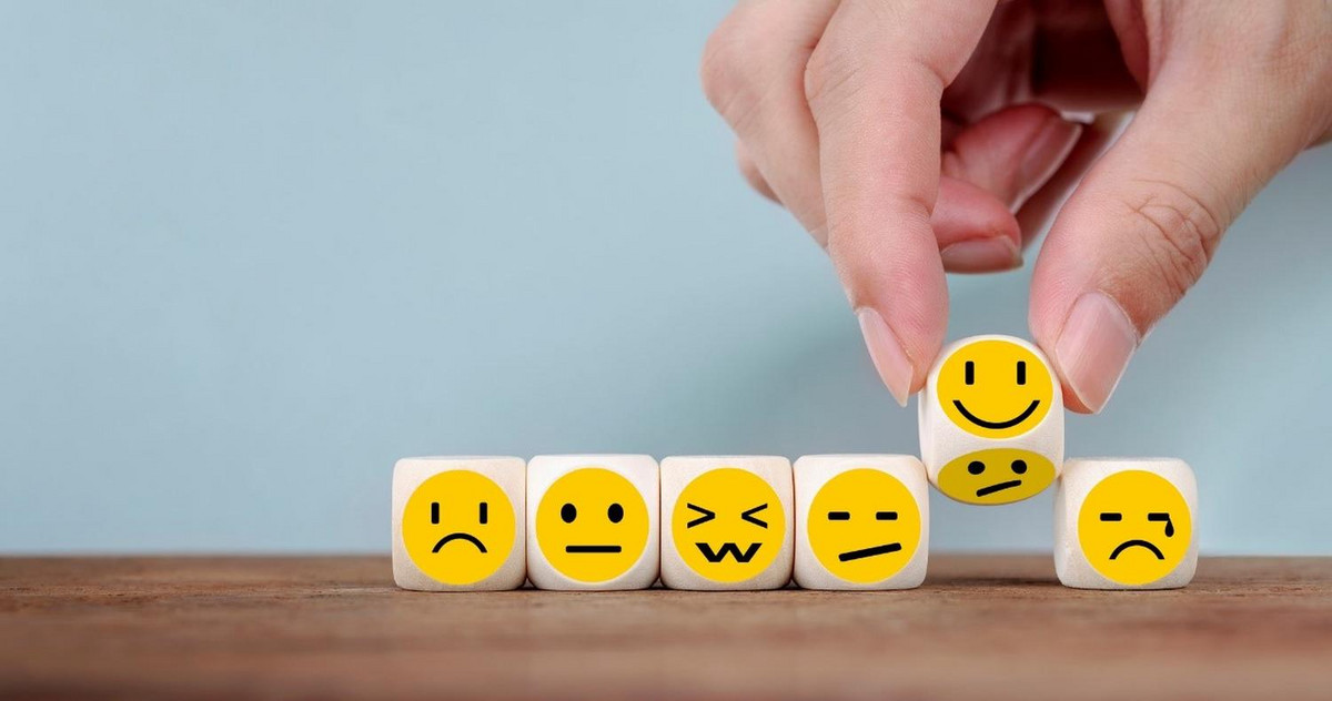 Bild mit Würfeln mit verschiedenen Emojis drauf