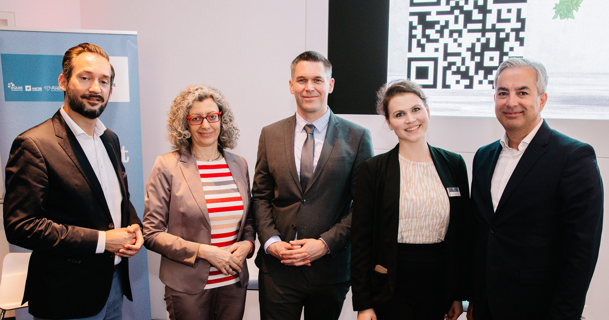 V.l.n.r.: Thomas Bohrn, Monika Fiala, Christof Miska, Sophie Eberhard (Programm Managerin ESG & Nachhaltigkeit), Vladimir Preveden.